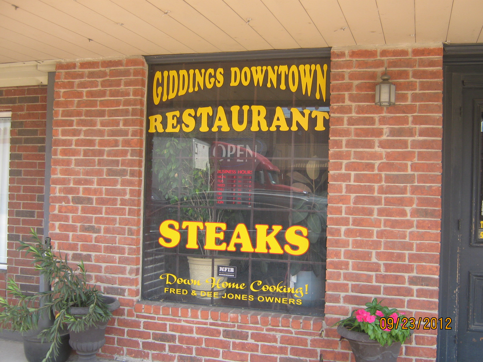 logo giddingsdowntownrestaurant